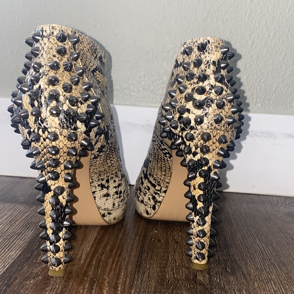 Snakeskin booties with spikies